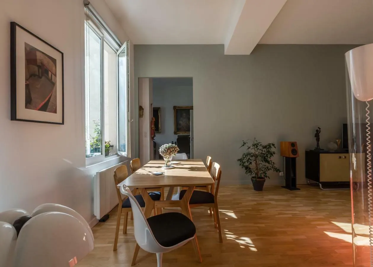 Veeve - The Library Apartmán