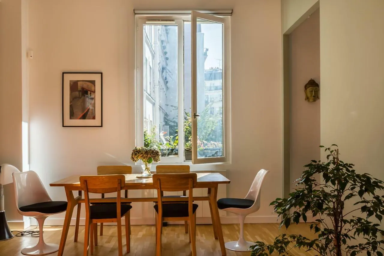 Veeve - The Library Apartmán